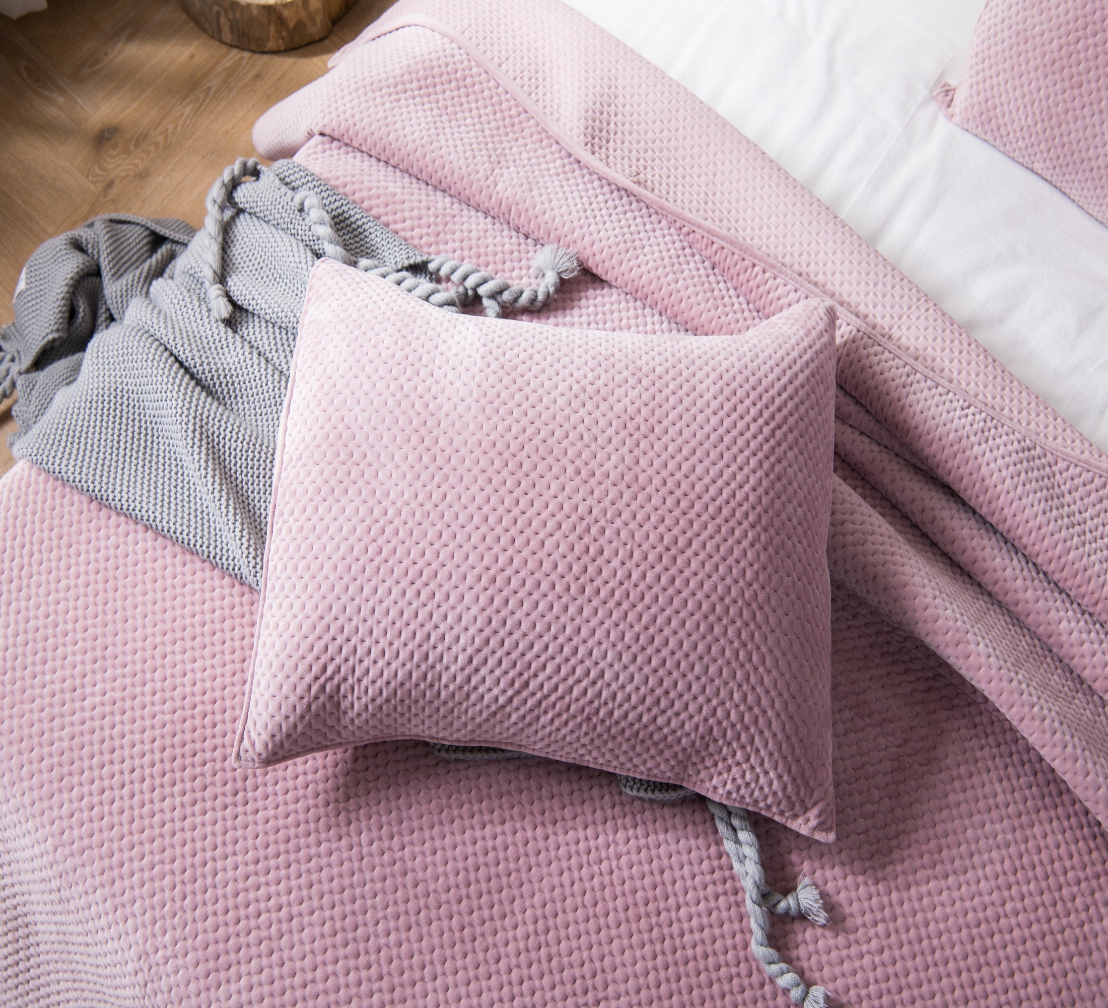 Kasentex All Season Cozy Velvet Quilt Set with Shams, Queen, King, Room Decor, Graduation Gifts by Kasentex