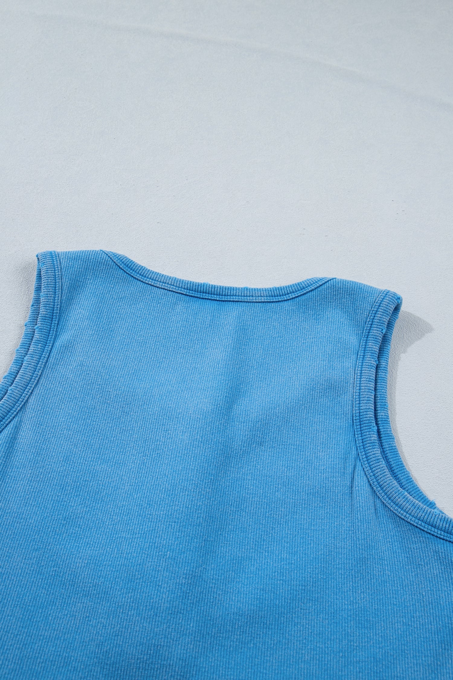 Solid Distressed Ribbed Mineral Wash Tank
