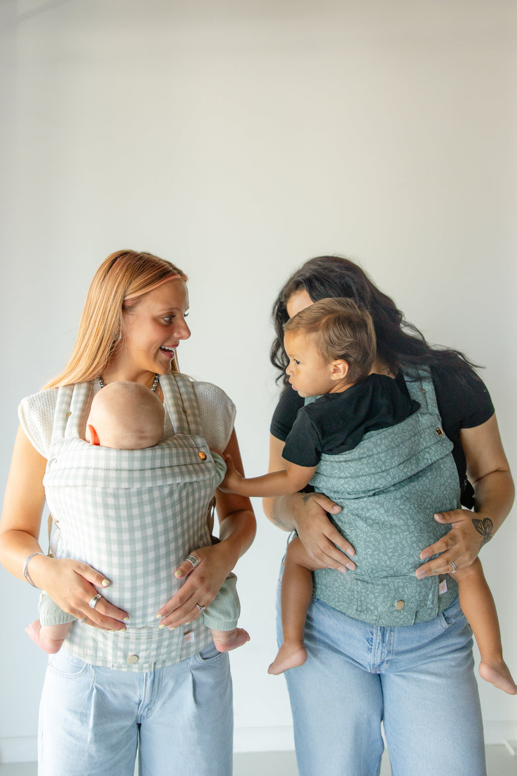Coco Bloom – Baby Carrier With A Pocket by Coco Carriers