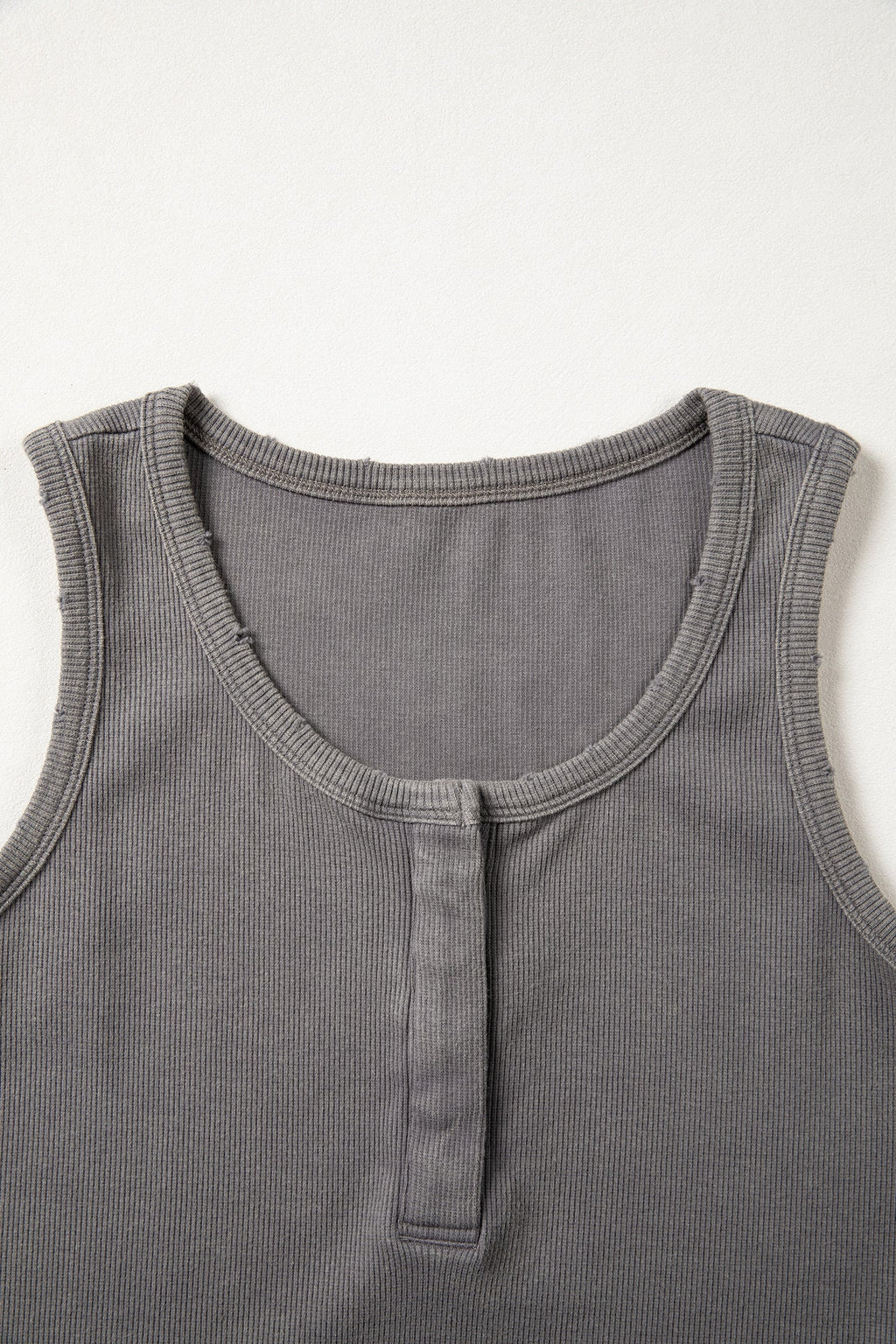 Solid Distressed Ribbed Mineral Wash Tank
