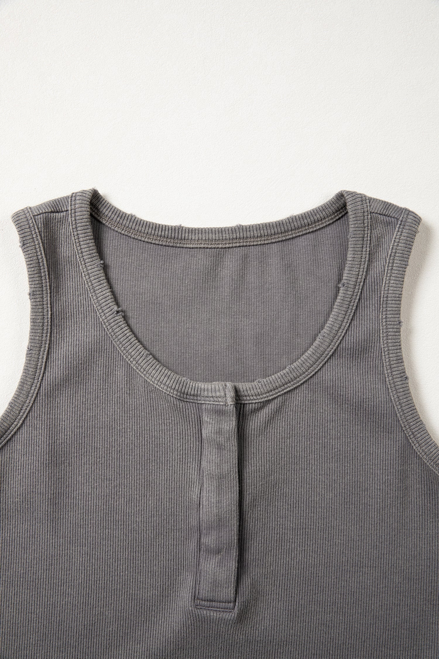 Solid Distressed Ribbed Mineral Wash Tank