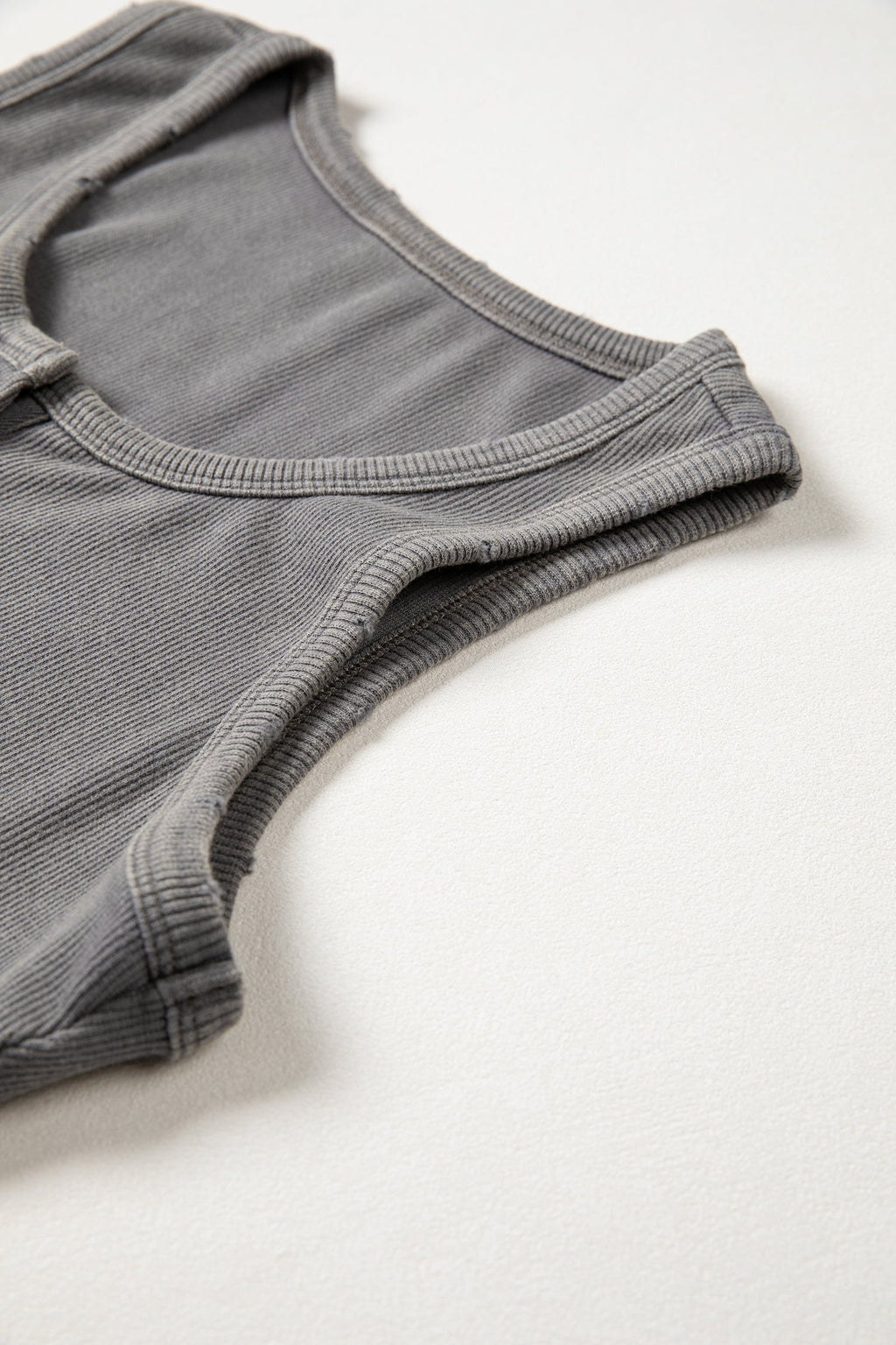 Solid Distressed Ribbed Mineral Wash Tank