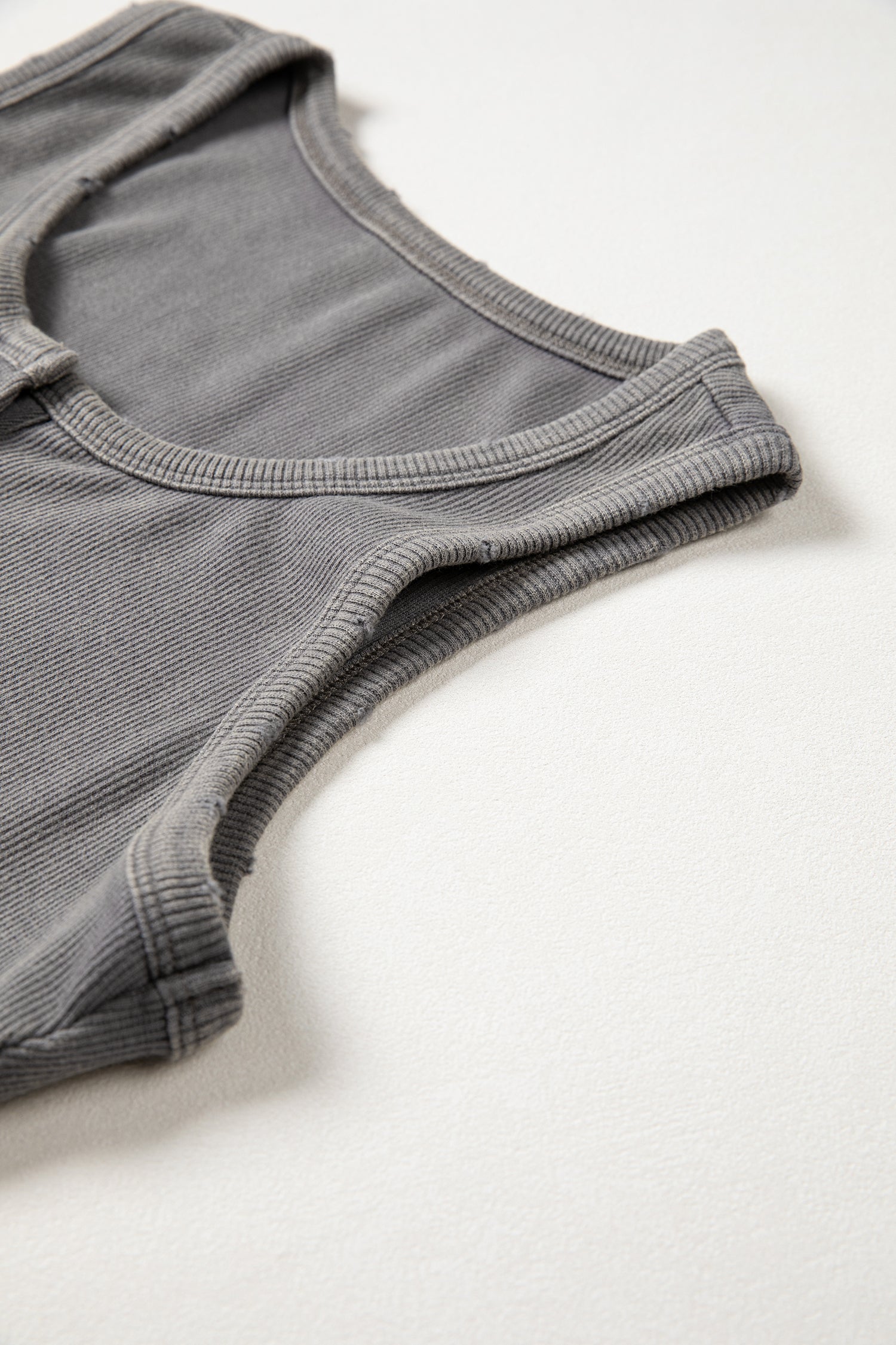 Solid Distressed Ribbed Mineral Wash Tank
